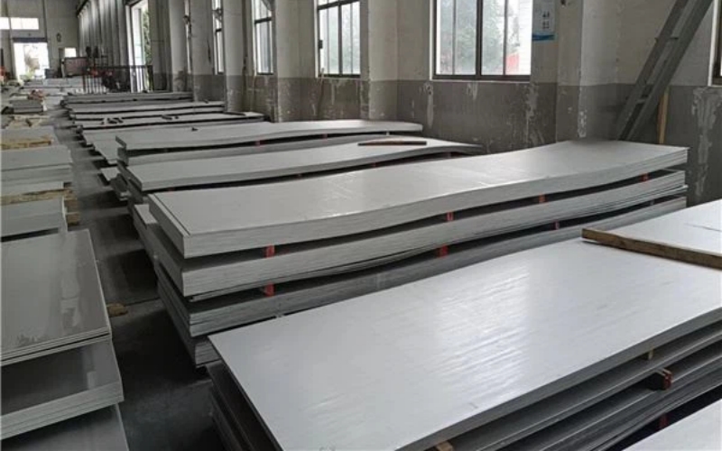 Stainless Steel Plates in Gnee Factory